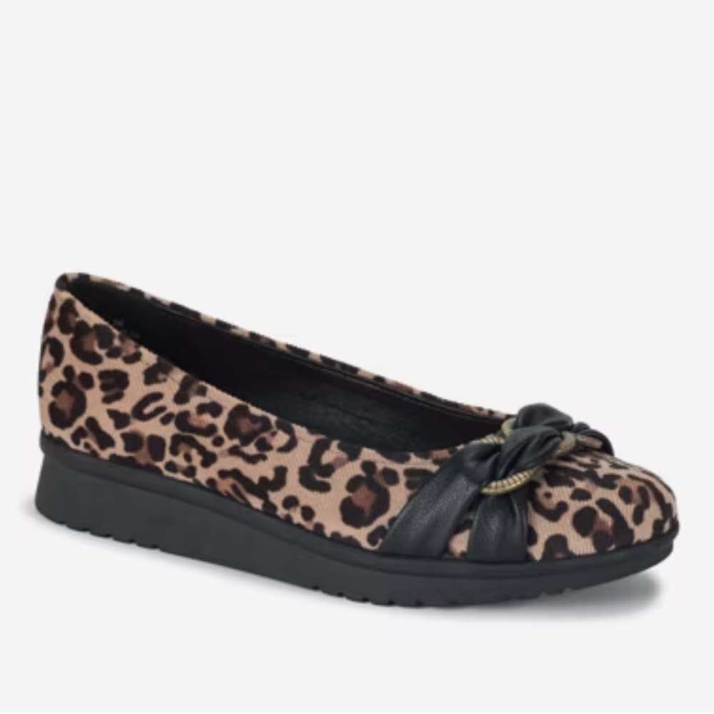 NWOT Baretraps Aurora Wedge Slip-On Leopard Print Women's Flats Size 7 Career